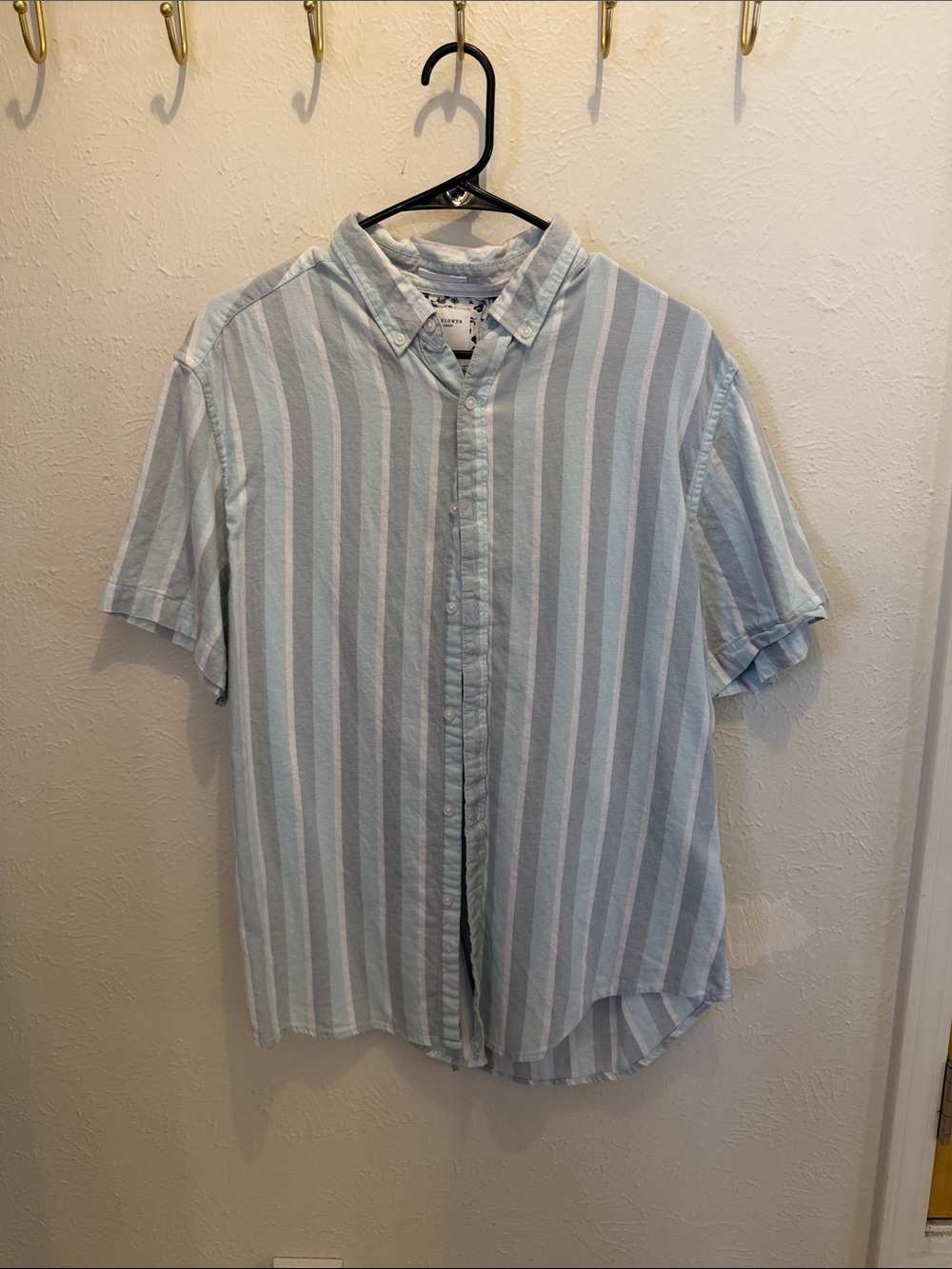 Denim & Flower Men's Blue and White Vertical Stripe Short-Sleeve Button-Down
